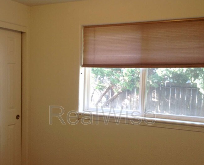 Building Photo - 804 Corey Dr