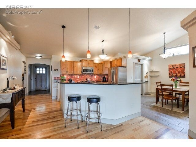 Building Photo - 2427 Maple Hill Dr