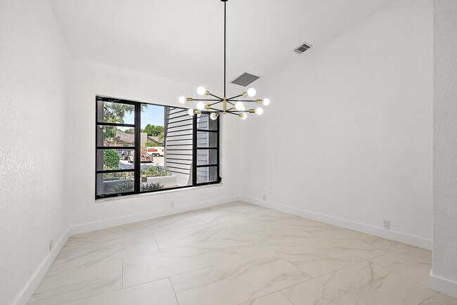 Building Photo - 18 Glencairn Rd