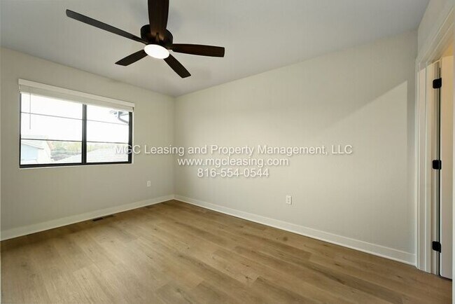 Building Photo - Oak Ridge Falls Townhomes – Modern Living in Raymore - Convenient self-guided tours are available