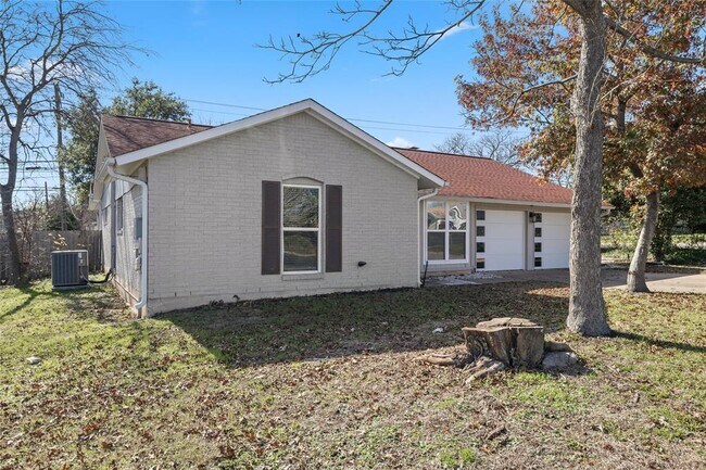 Building Photo - 1505 Westbury Trail