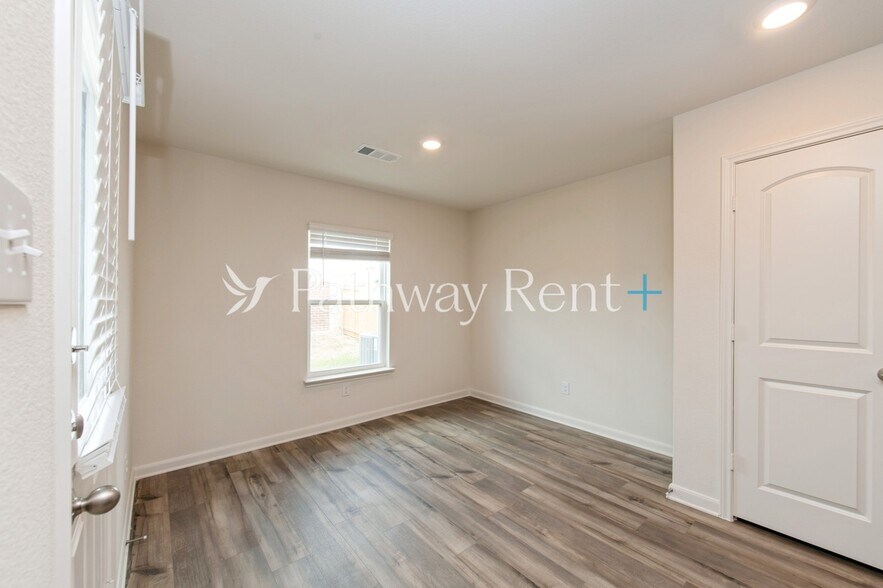 Building Photo - 10832 Gray Mare Dr