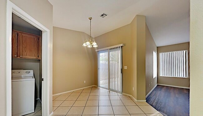 Building Photo - 3504 Redwood Ridge Way