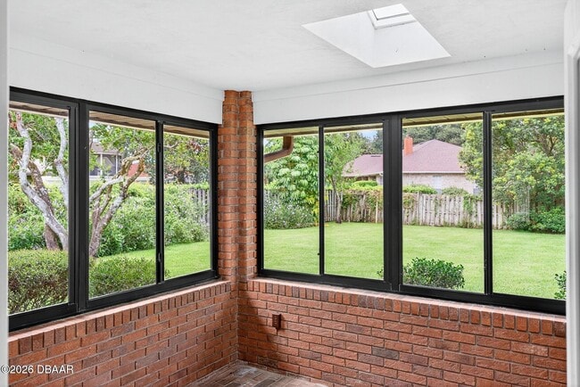 Building Photo - 16 Forest View Way