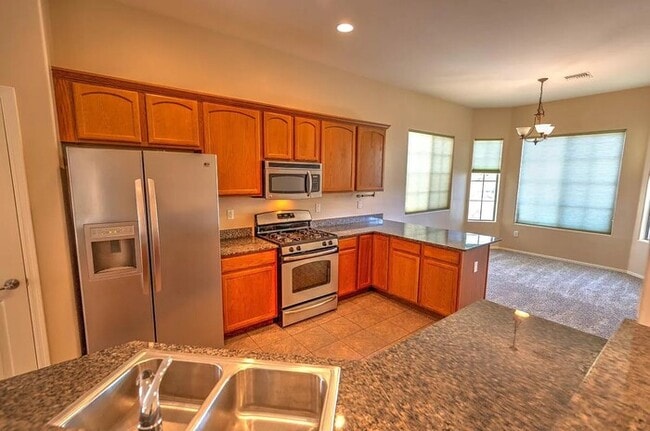 Building Photo - House For Rent