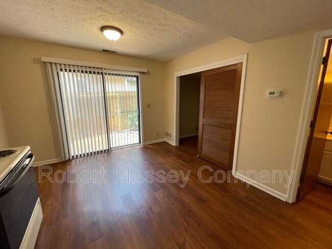 Building Photo - 2853 Grinstead Dr