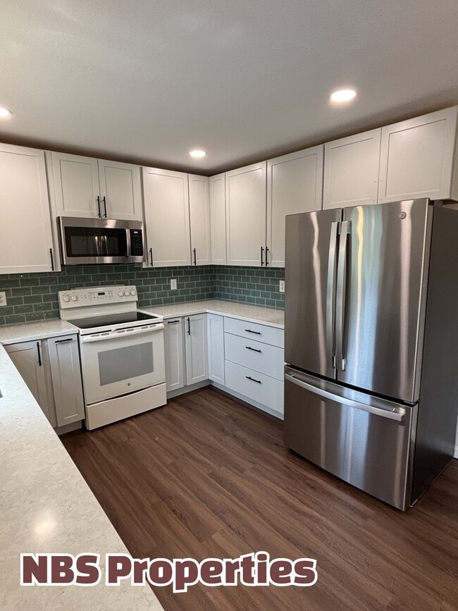 Building Photo - 7404 Foxglove Ln