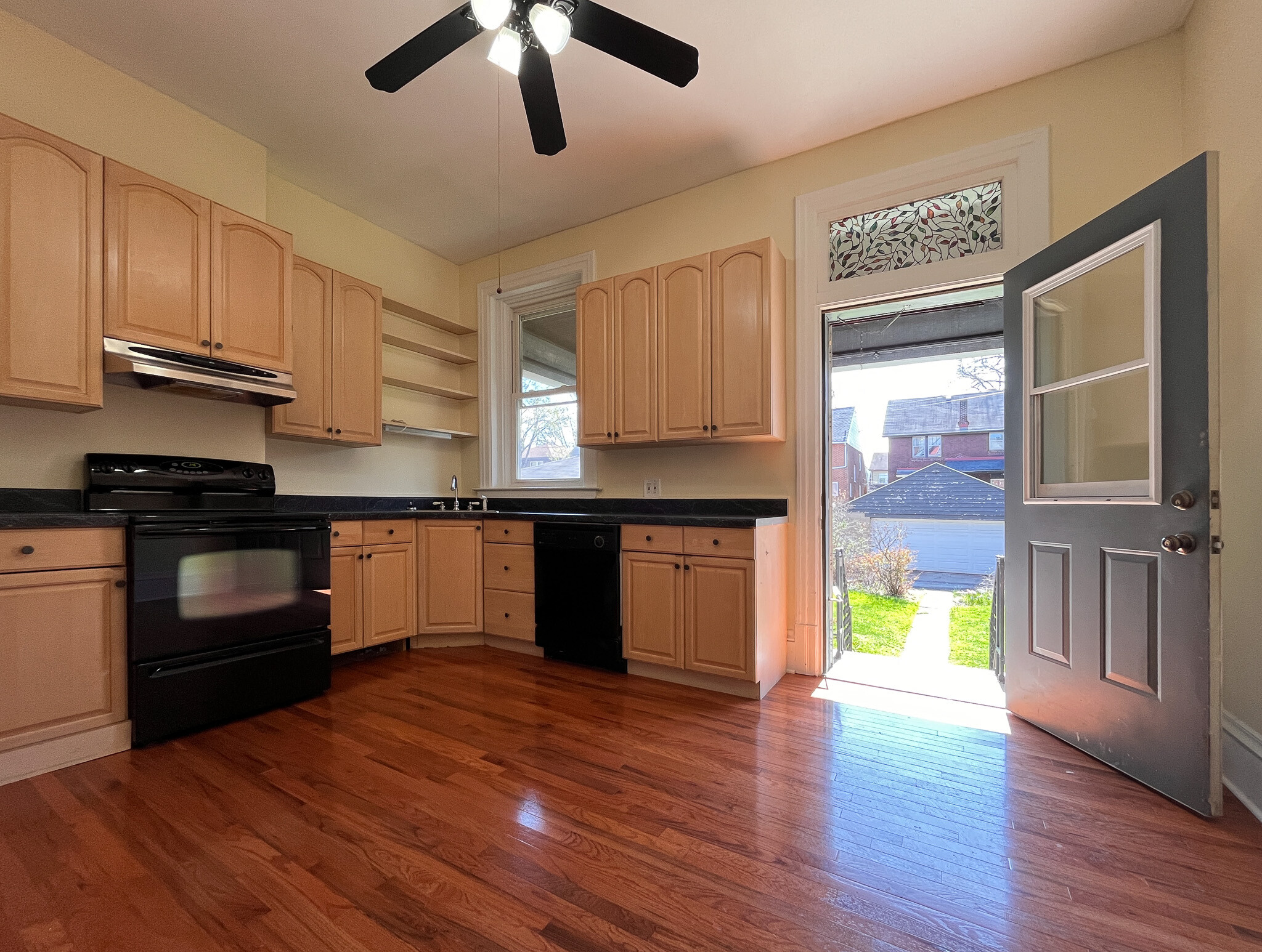 1st Floor Kitchen - 926 Savannah Ave