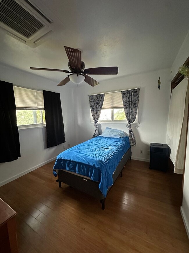 Building Photo - Furnished 3 Bedroom / 2 Bath Home