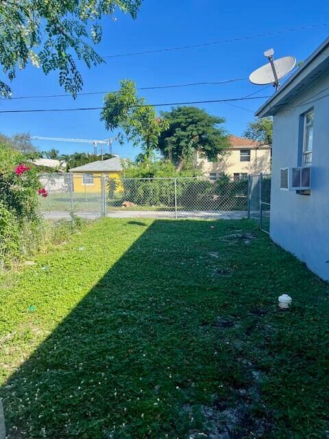 Building Photo - 2005 Beautiful Ave