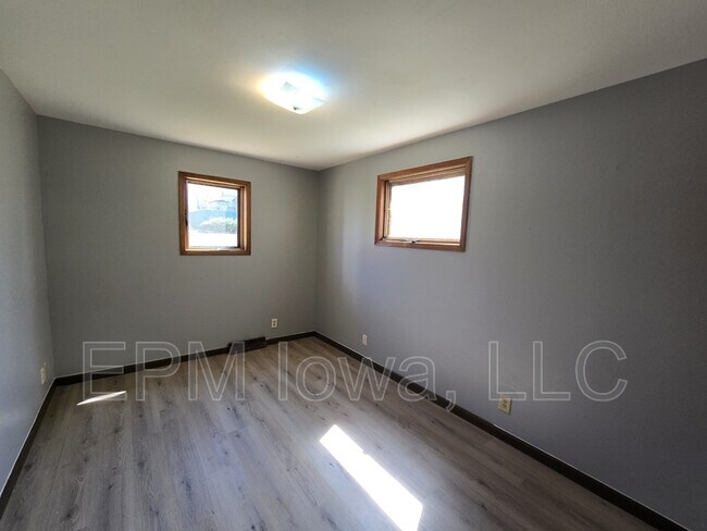 Building Photo - 804 W Mullan Ave