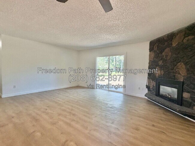 Building Photo - 2755 Fairway Dr