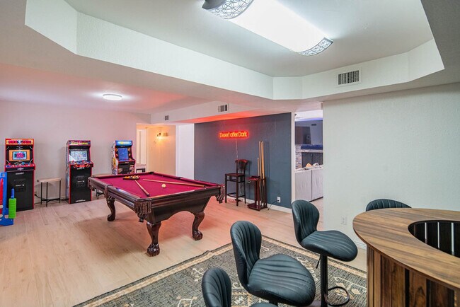 Building Photo - 6411 E Thunderbird Rd