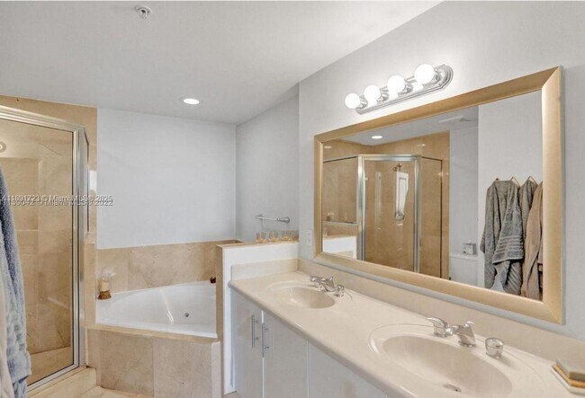 Building Photo - 7900 Harbor Island Dr