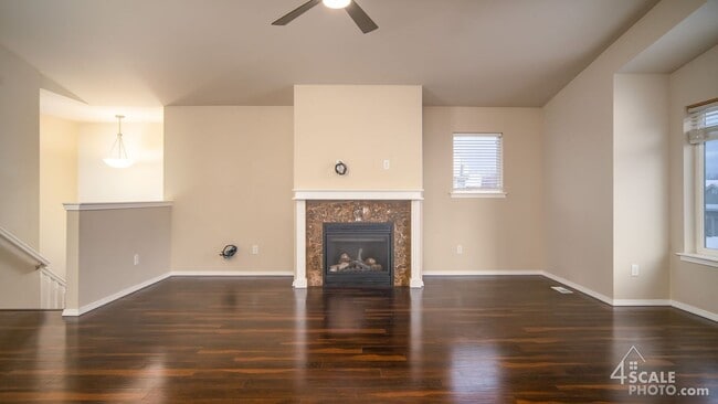 Building Photo - Beautiful East Anchorage 4 Bedroom Townhome