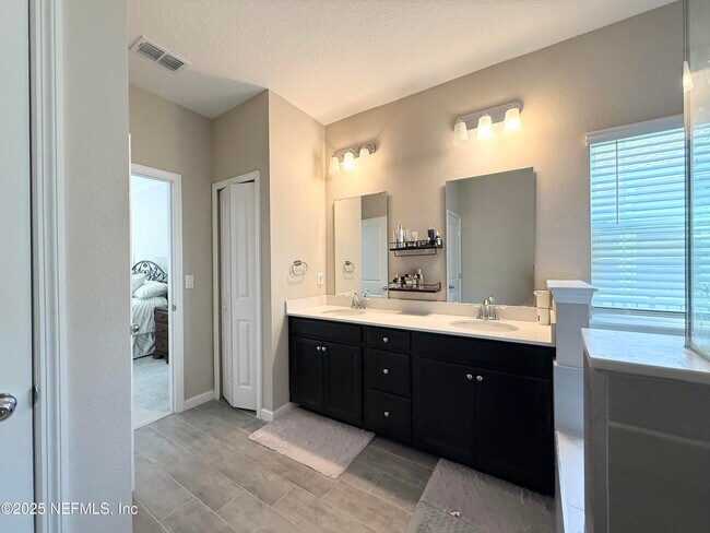 Building Photo - 141 Ren Wy