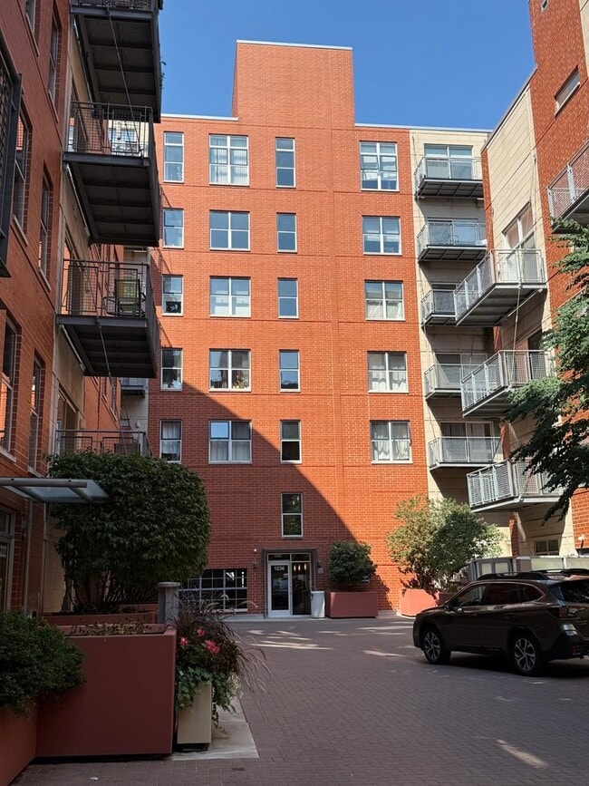 Building Photo - 1236 Chicago Ave