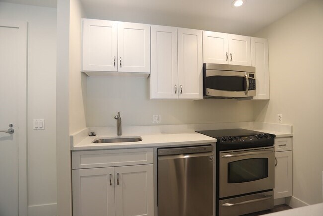 Building Photo - 24 2nd St