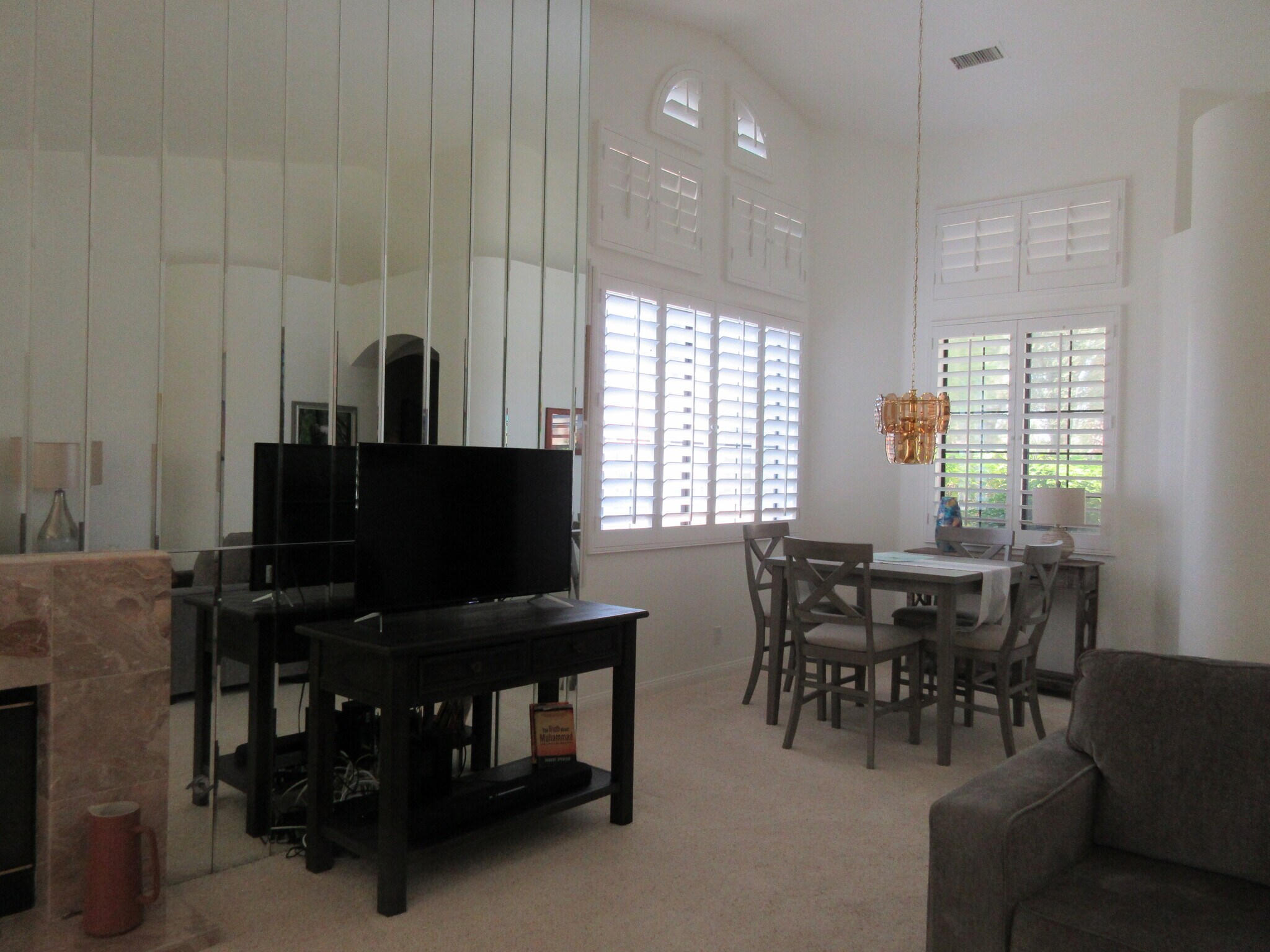 Building Photo - 100 Brandigo Cir