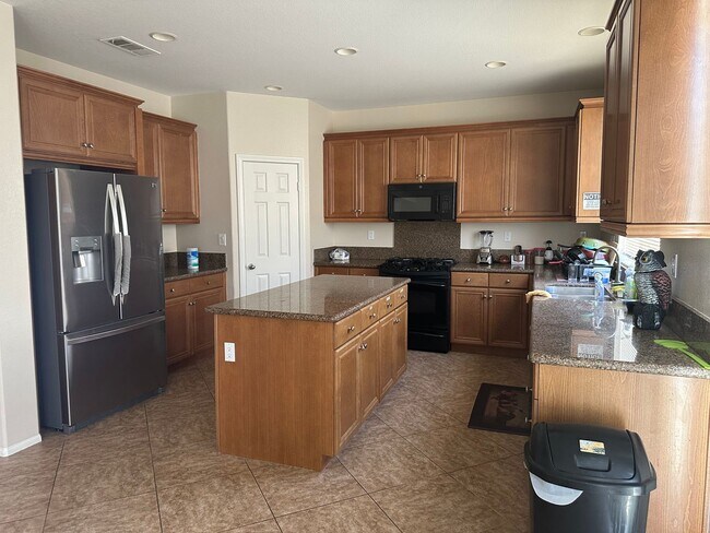 Building Photo - 655 Suncup Cir