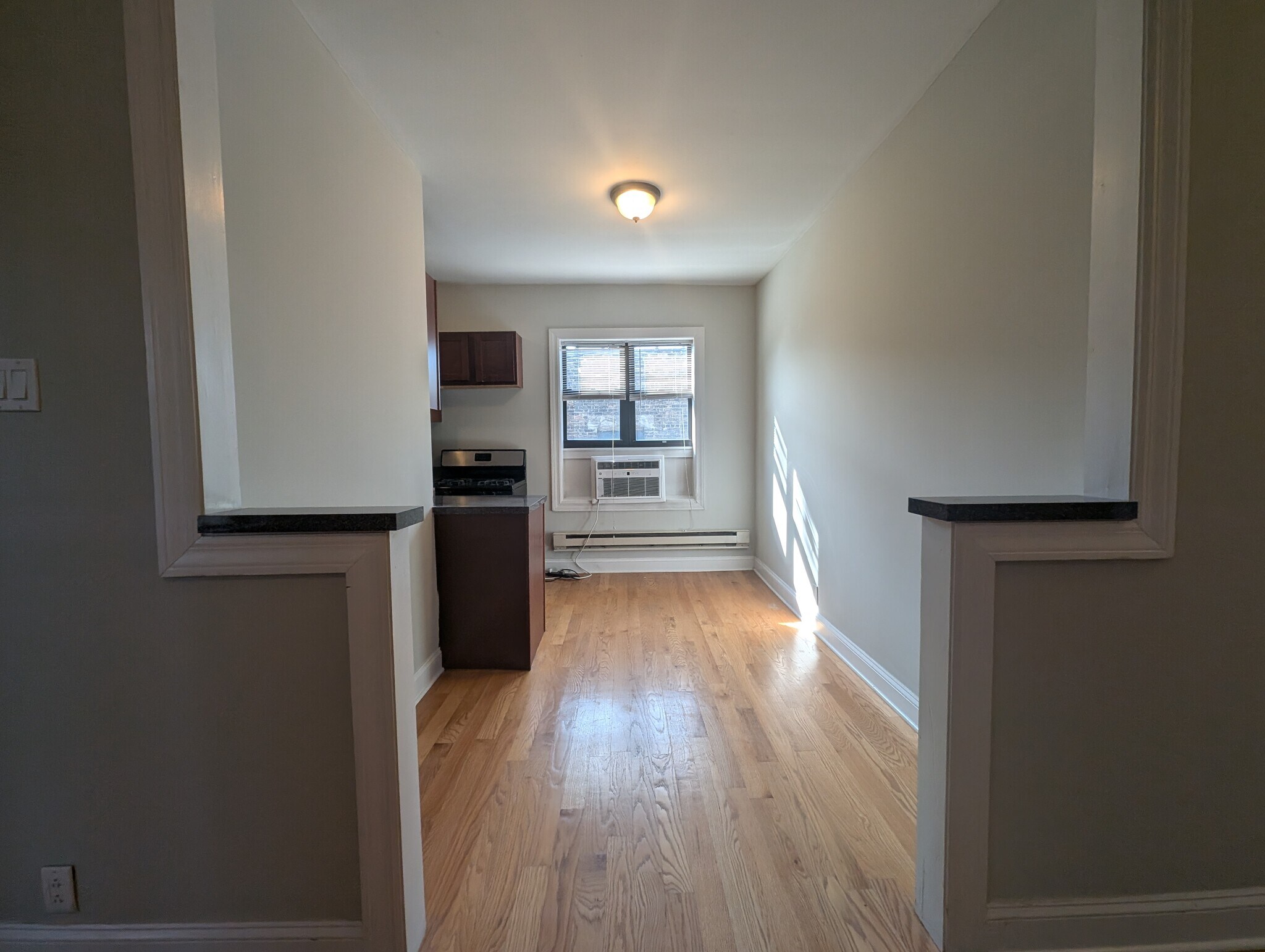 Building Photo - 3732 N Pine Grove Ave