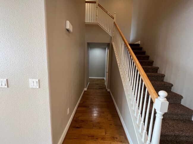 Building Photo - 4 bedroom home with 3 car garage in Patterson!