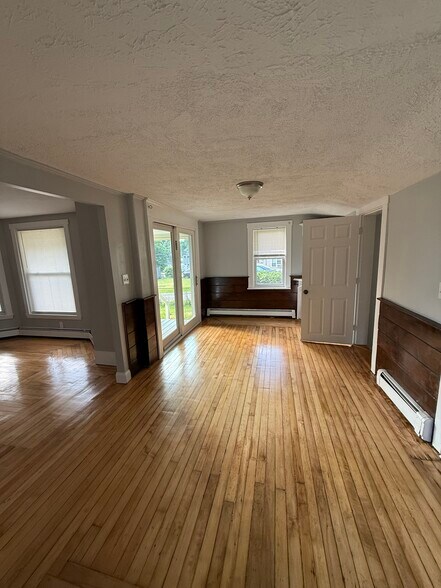 Building Photo - 136 Shaw St
