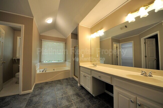Building Photo - 7115 Red Fox Ln