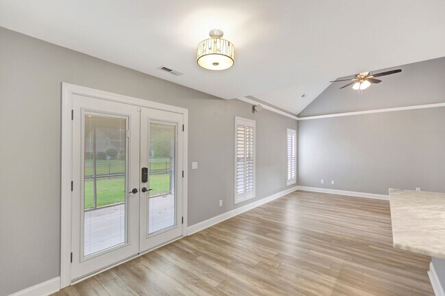 Building Photo - Beautiful Home in The Hamlets