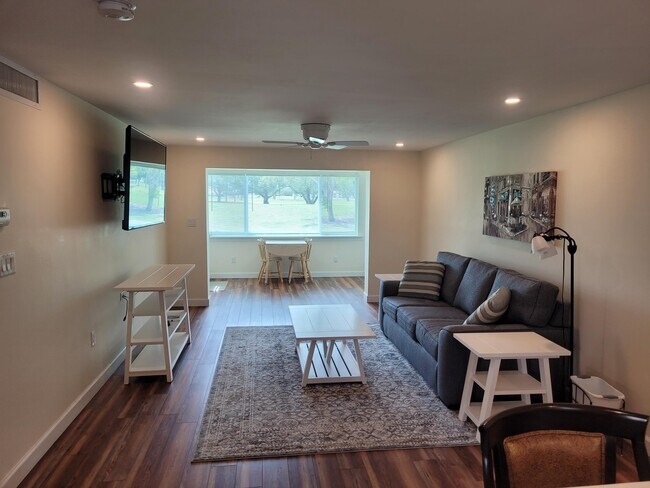 Building Photo - 5111 SE Miles Grant Rd