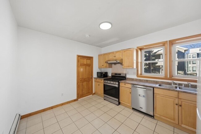 Building Photo - 70 Empire St