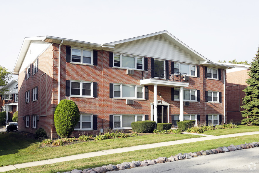 Primary Photo - Colonial Court Apartments