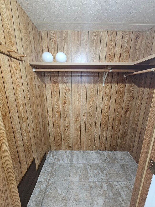 Building Photo - Large 3 bed/2 bath manufactured home in de...