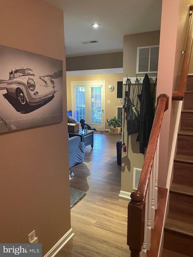 Building Photo - 43378 Livery Square