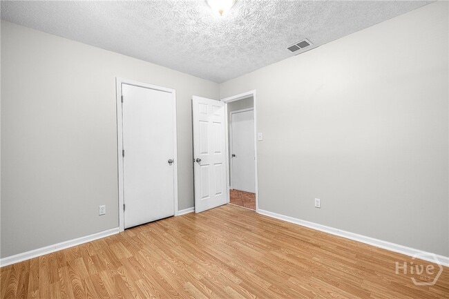 Building Photo - 615 W Tietgen St