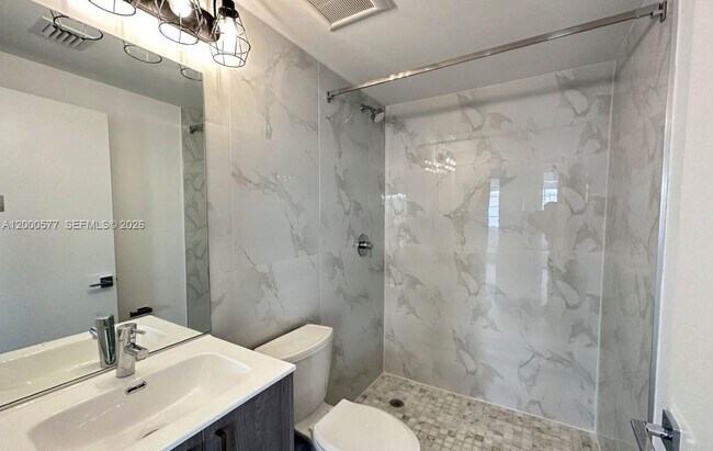 Building Photo - 1570 Euclid Ave