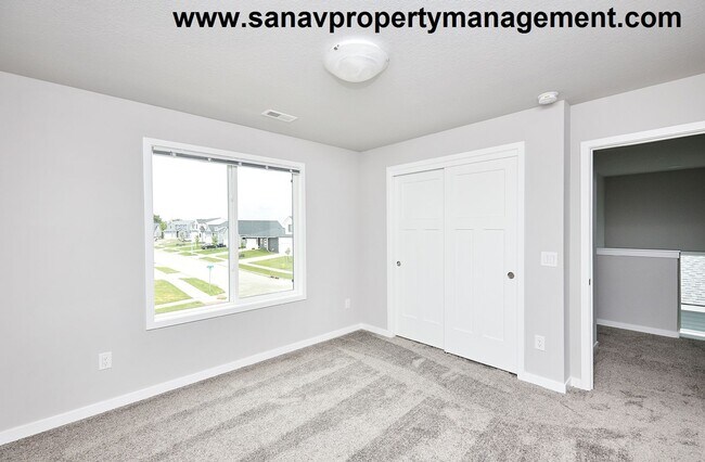 Building Photo - Spacious 3-Bedroom Home with Modern Layout...