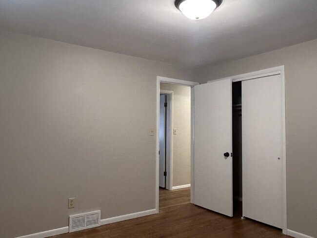 Building Photo - Fully Renovated 3 Bedroom Ranch!