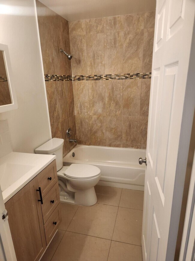 Building Photo - 5231 Pine Abbey Dr S