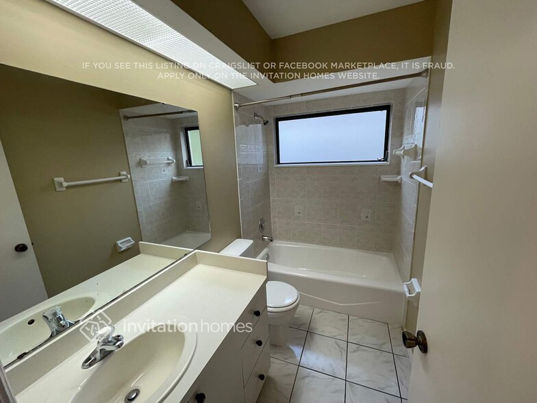Building Photo - 2204 Tall Oak Ct