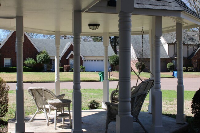 Building Photo - Germantown/ Gorgeous 5 Bedroom Home Newly Renovated