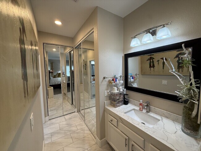 Building Photo - Beautiful 1 Bed/1.25 Bath Spacious Condo in Perfect San Ramon Location