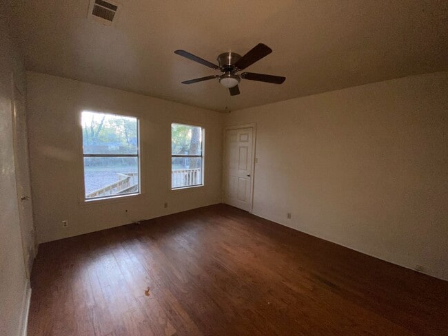 Building Photo - Single Family House