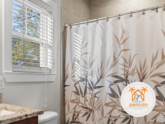 Building Photo - Charming Home in Desirable Pensacola Location