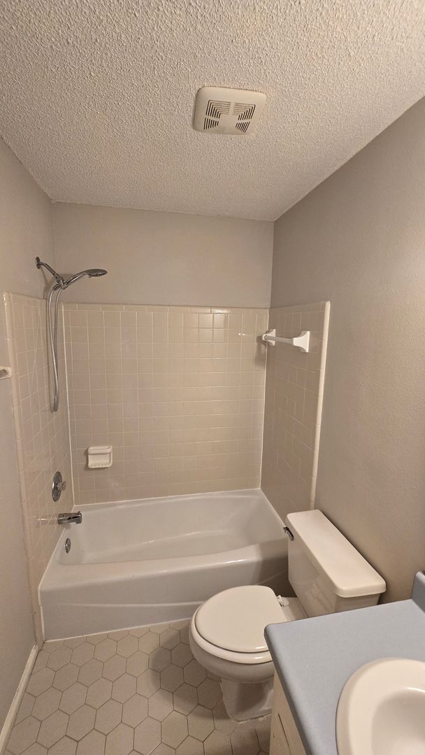 Building Photo - Beautiful Large home off of Mahan
