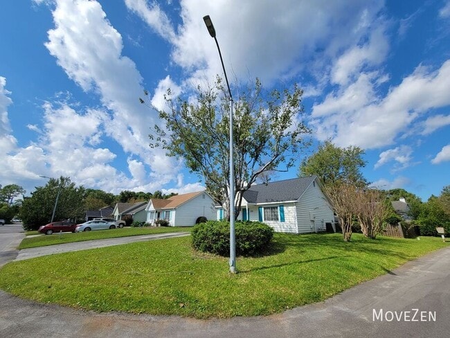 Building Photo - 809 Antler Dr