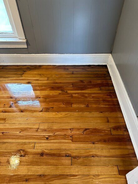 Building Photo - 1127 Wallis Ave