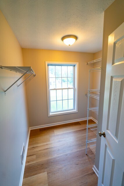 Building Photo - 649 Kayloc Cir