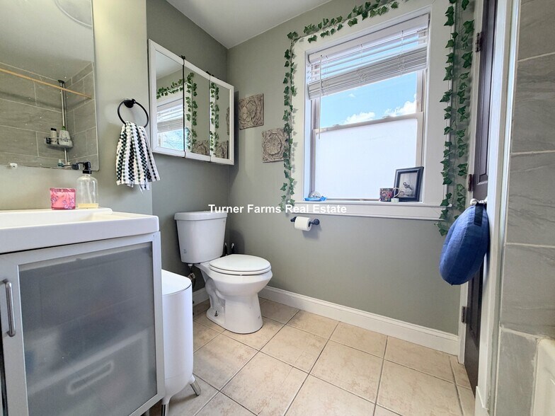 Building Photo - 31 Humphreys St