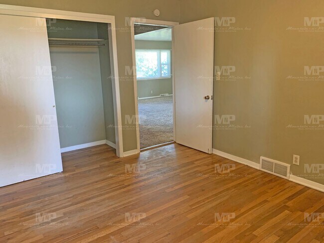 Building Photo - 1020 N Taft Hill Rd